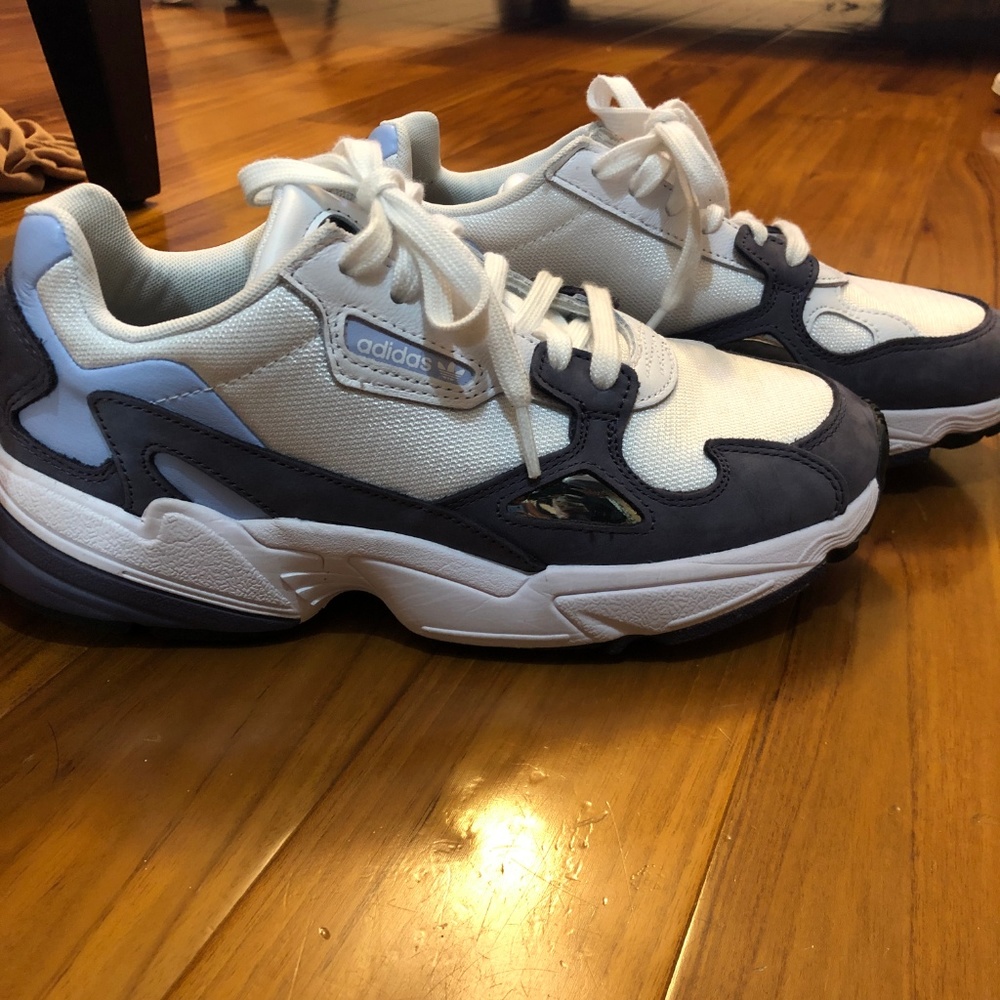Adidas sneakers: Falcon Shoes